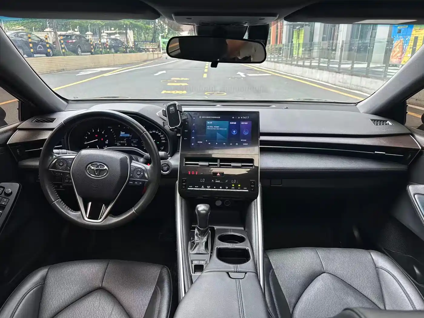 Toyota Avalon 2022 2.0L Luxury Edition фото 4