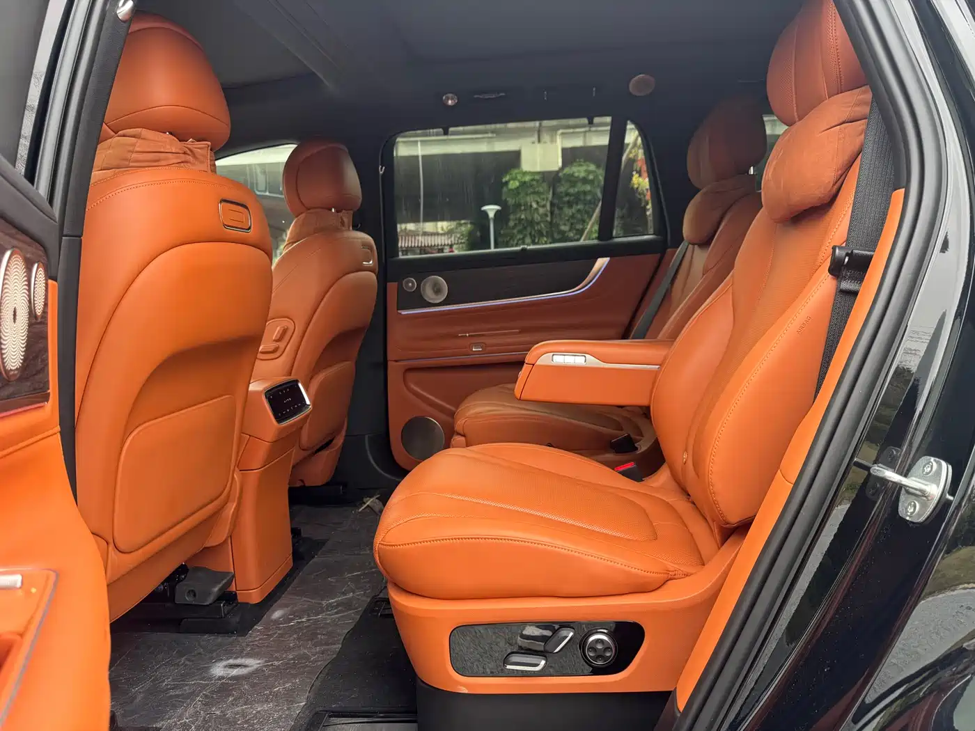 AITO Wenjie AITO M9 2024 Extended Range Ultra 42kWh 6-Seater фото 16