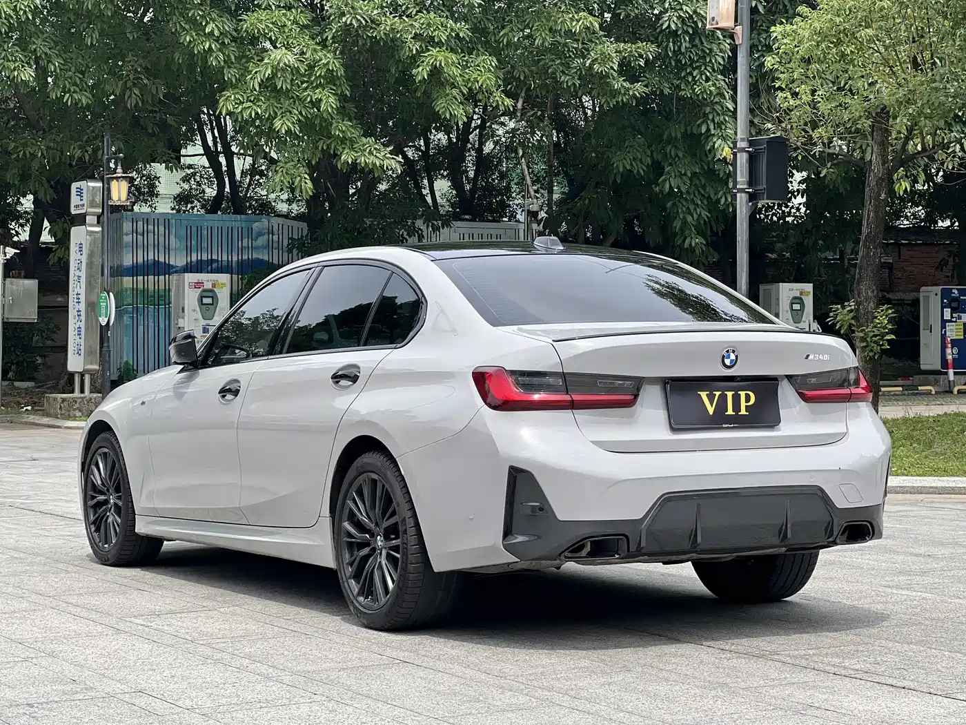 BMW 3 Series 2023 325Li M Sport Black Night Package фото 30
