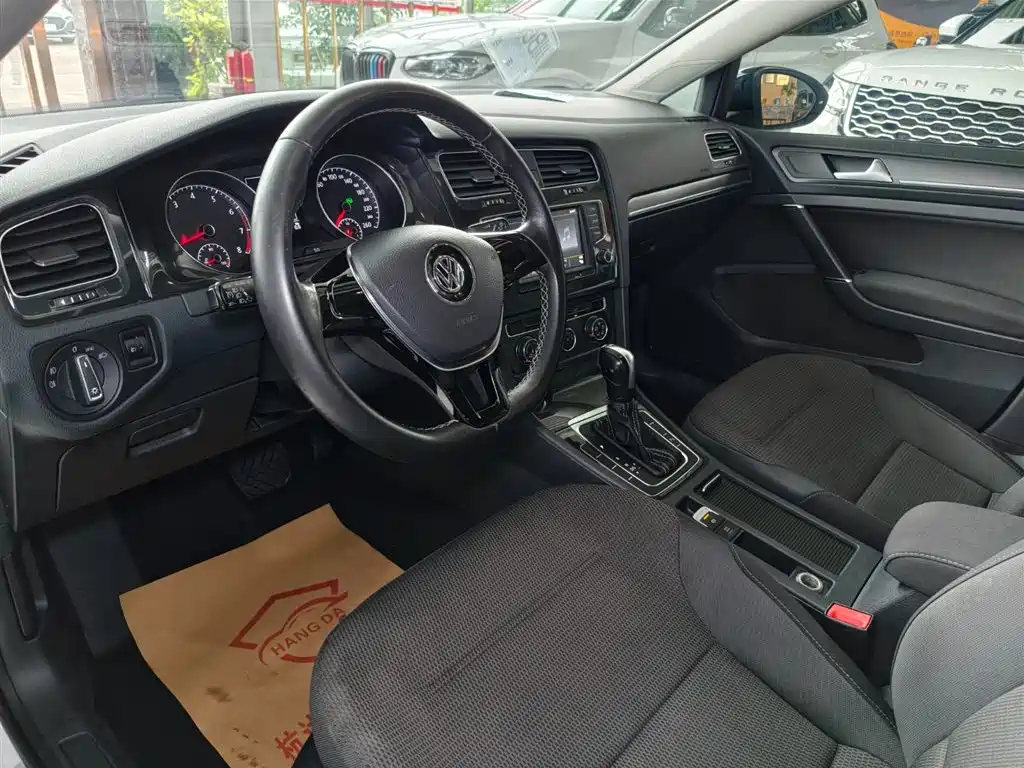 Volkswagen Golf 2017 230TSI Auto Comfort Millionth Anniversary Edition фото 7