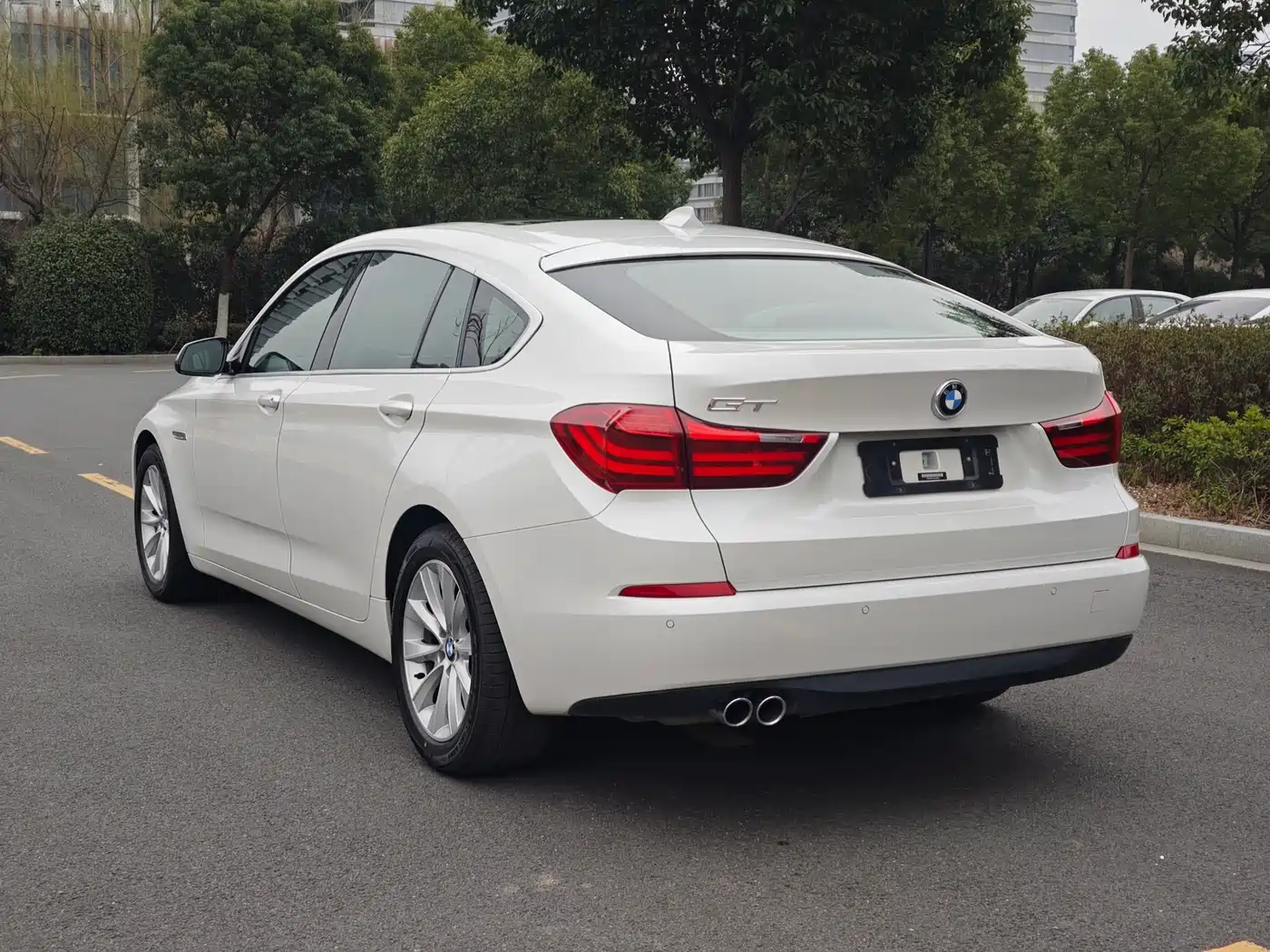 BMW 5 Series GT 2015 528i Leading фото 23