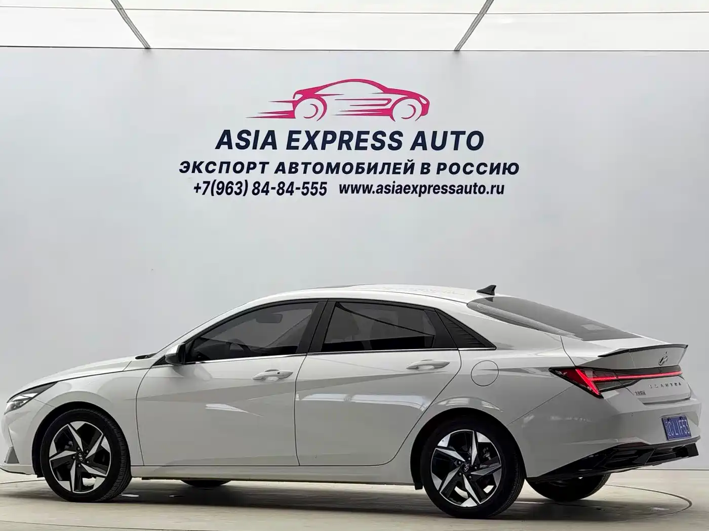 Hyundai Elantra 2022 1.5L CVT LUX Premium Edition фото 6