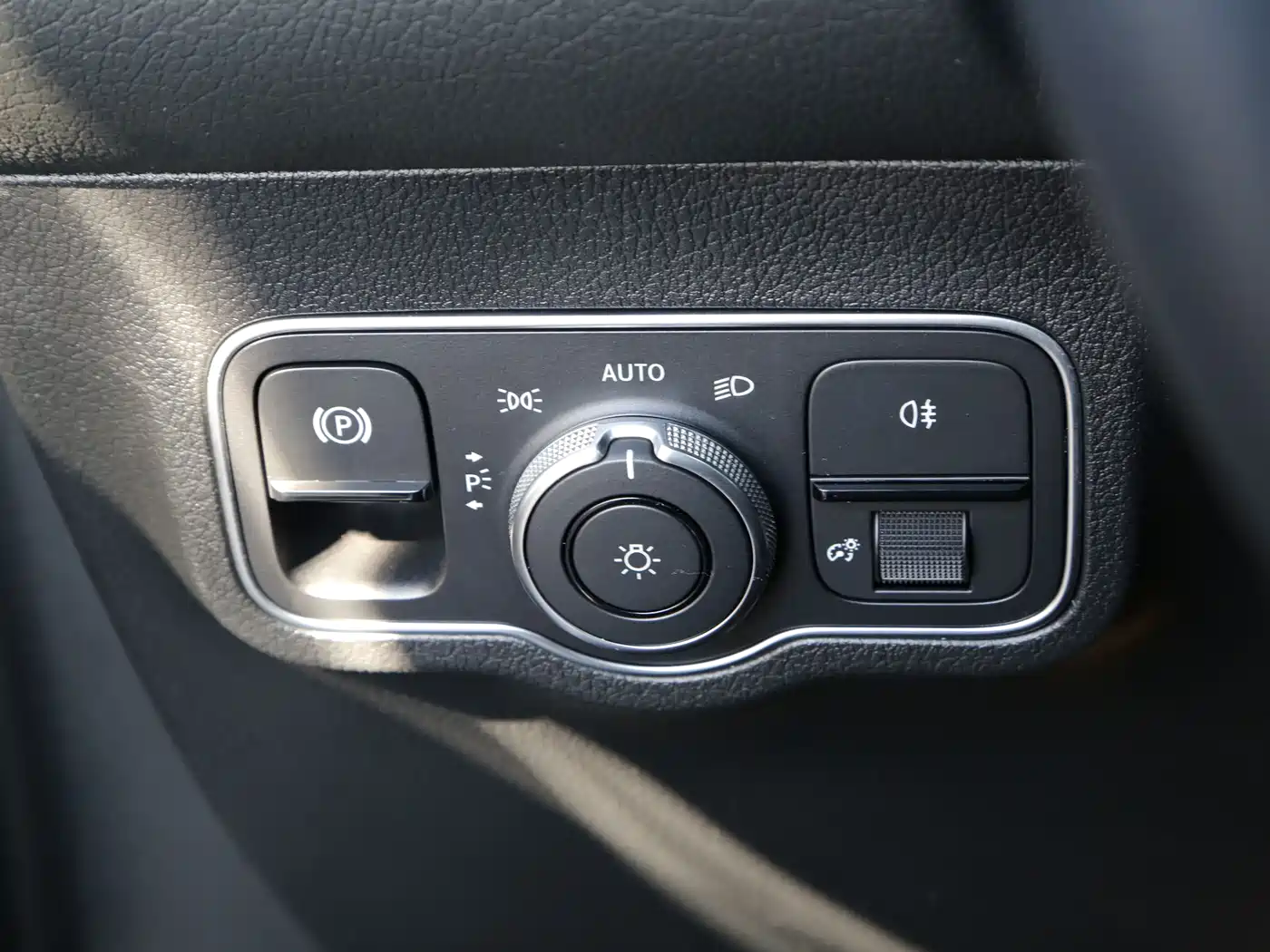 Mercedes-Benz GLB 2024 Facelift GLB 200 Dynamic фото 13