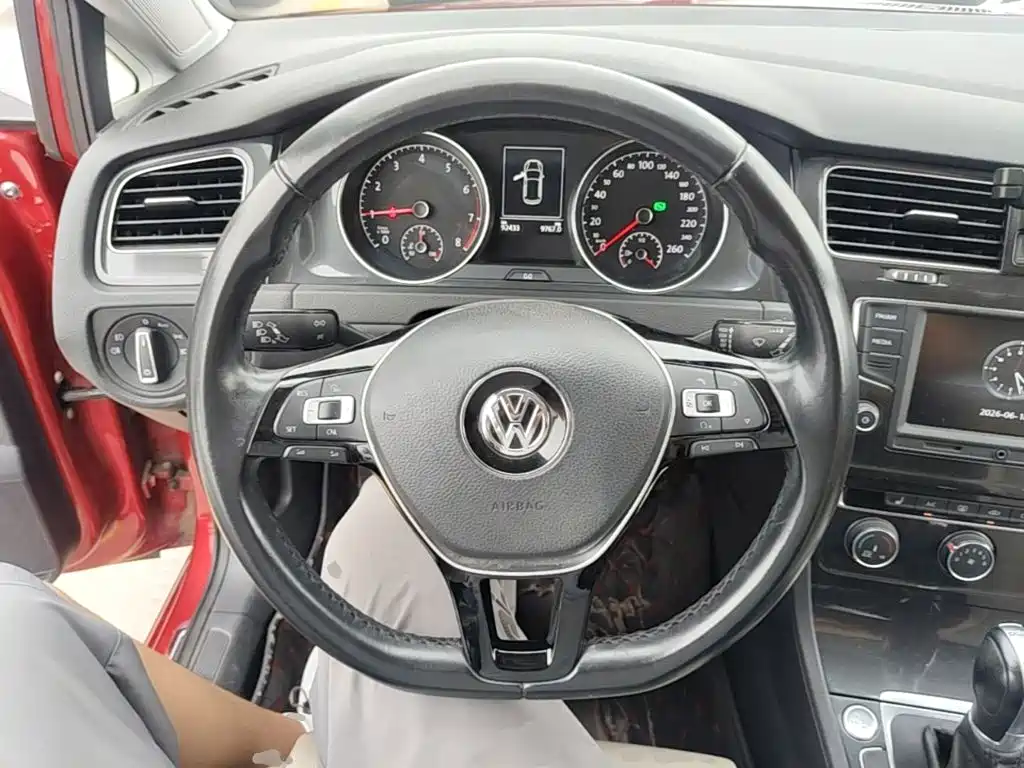 Photo 11 - Volkswagen Golf