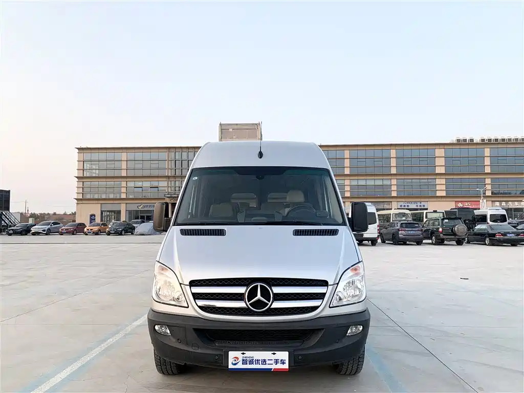 Mercedes-Benz Sprinter 2016 2.1T Premium Tour Medium Wheelbase Version фото 2