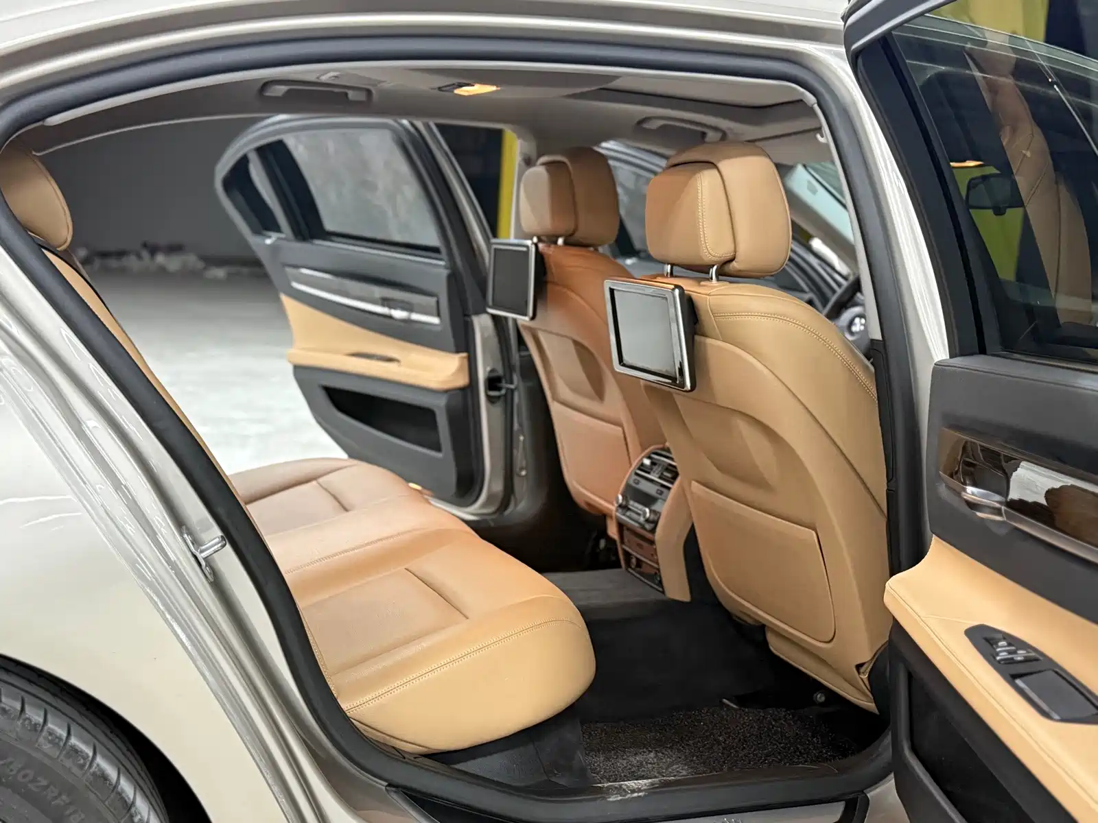 Photo 9 - BMW 7 Series