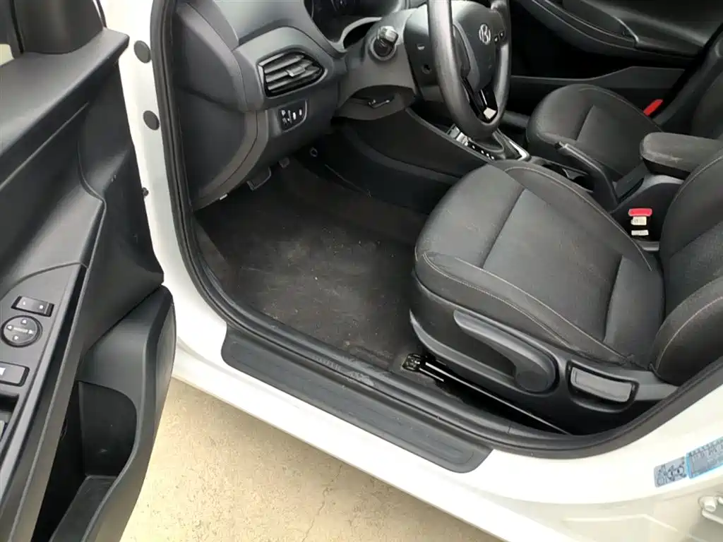 Hyundai Elantra 2020 1.6L Auto GL Pleasing Edition фото 16