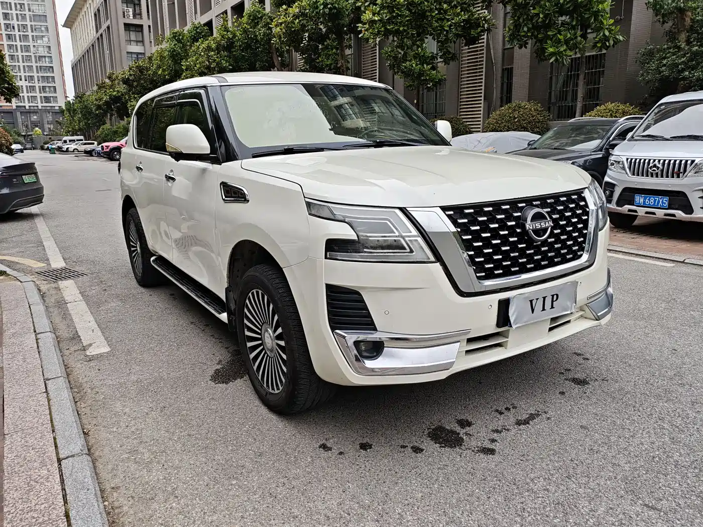 Nissan Patrol 2018 4.0L Leadership фото 3