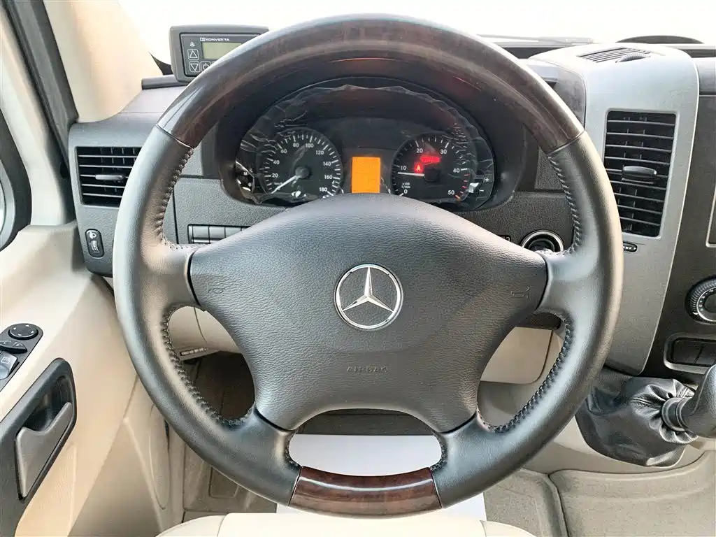 Mercedes-Benz Sprinter 2016 2.1T Premium Tour Medium Wheelbase Version фото 12