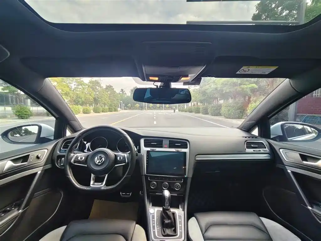 Volkswagen Golf 2017 280TSI Auto R-Line Millionth Anniversary Edition фото 6