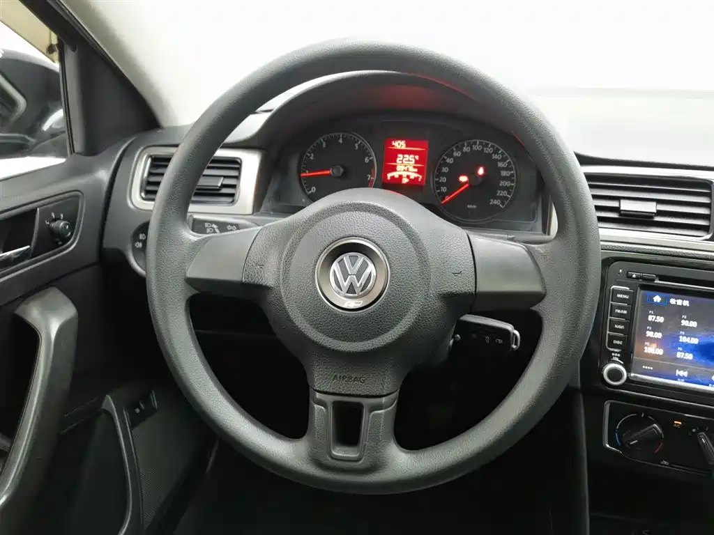 Volkswagen Santana 2015 1.6L Manual Comfort Edition фото 11