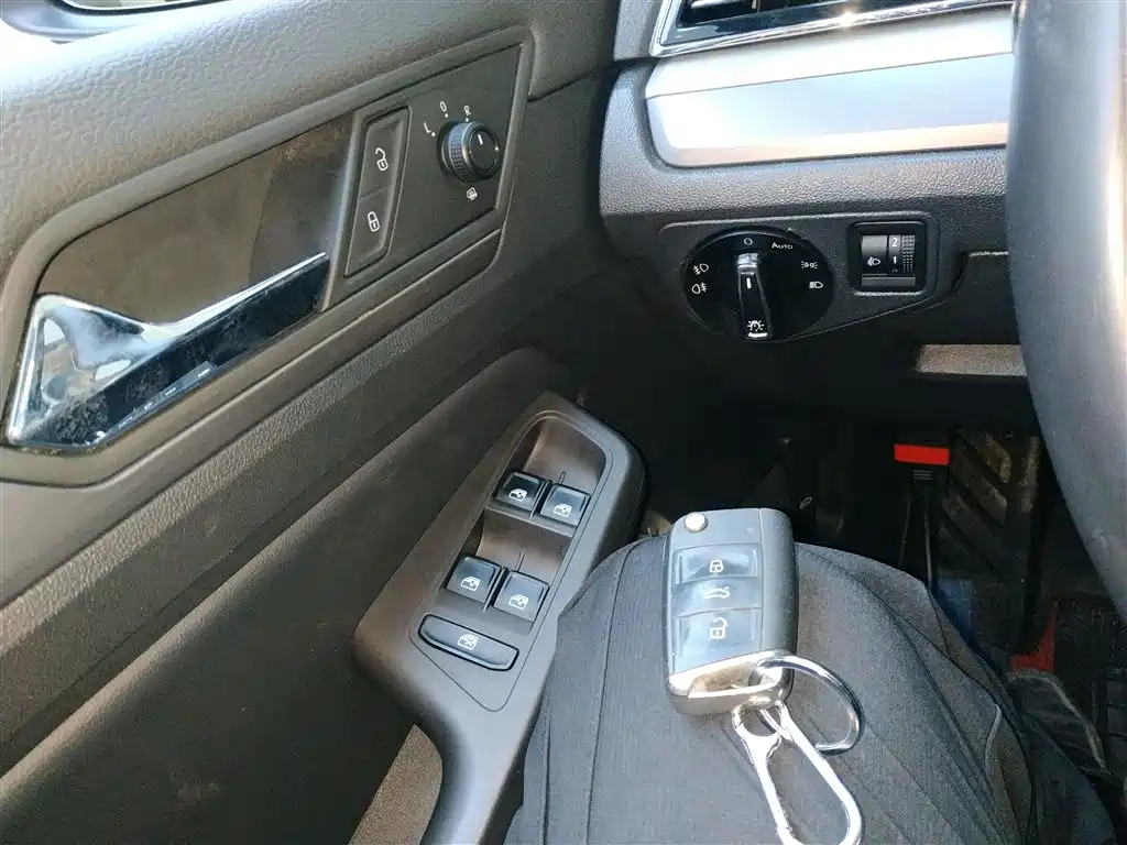 Volkswagen Lamando 2021 280TSI DSG Comfort Edition фото 9