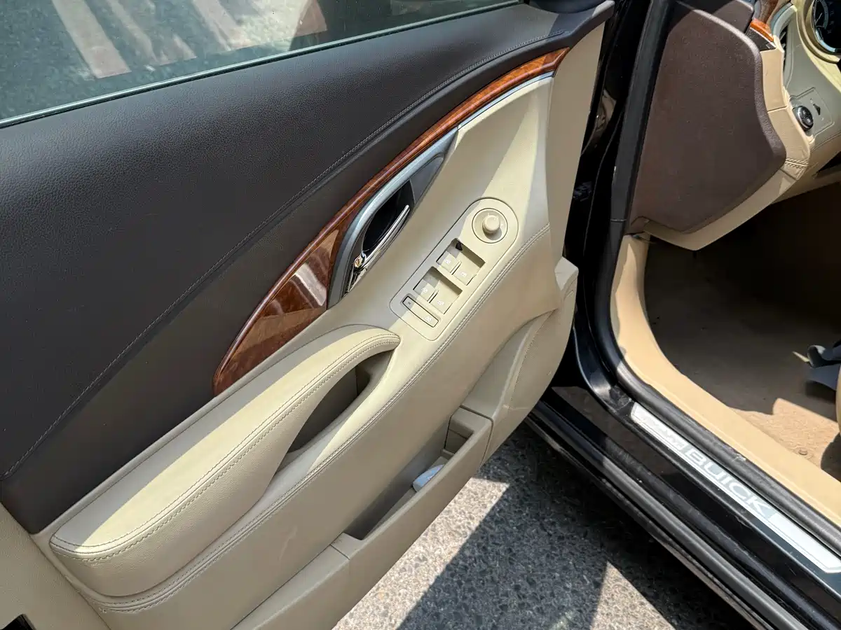 Buick LaCrosse 2012 2.4L SIDI Premium Edition фото 6