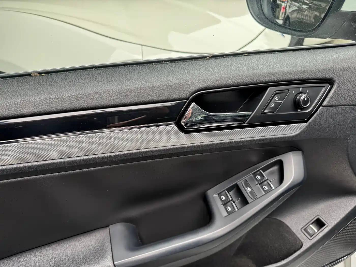 Volkswagen Sagitar 2017 1.6L Automatic Comfort фото 7