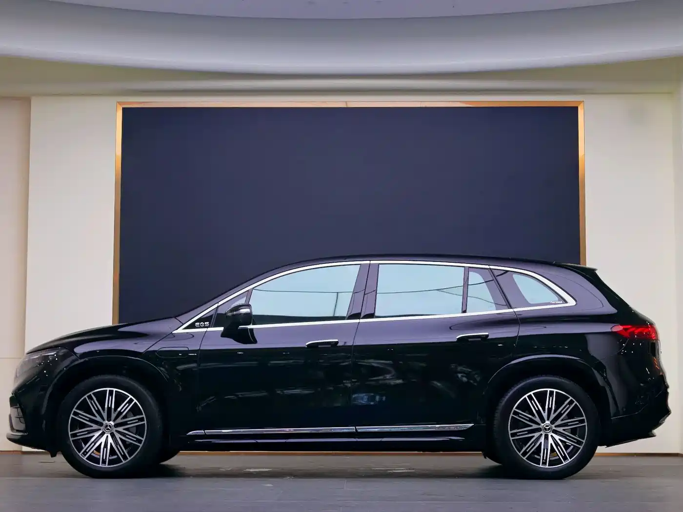 Mercedes-Benz EQS SUV 2023 450 4MATIC Luxury Edition фото 24