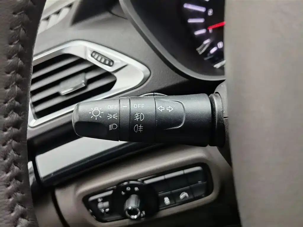 GAC Trumpchi Trumpchi GS4 2016 235T Manual Luxury Edition фото 21