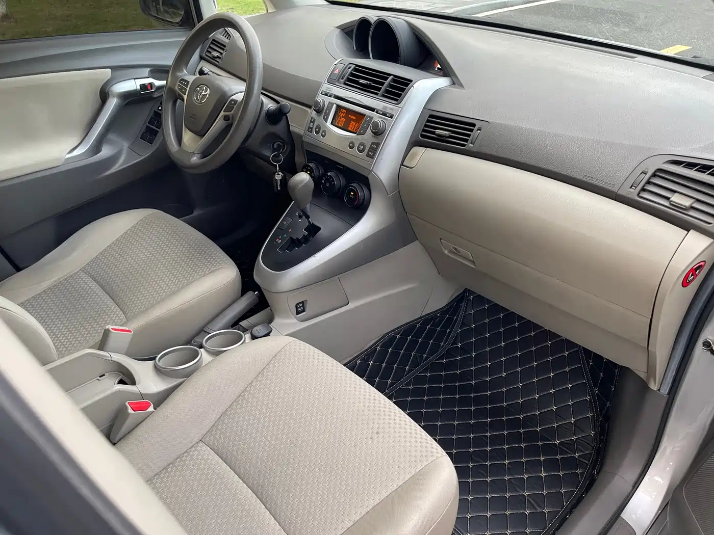 Toyota E'Z 2012 180G CVT Comfort Multi-function Edition фото 9