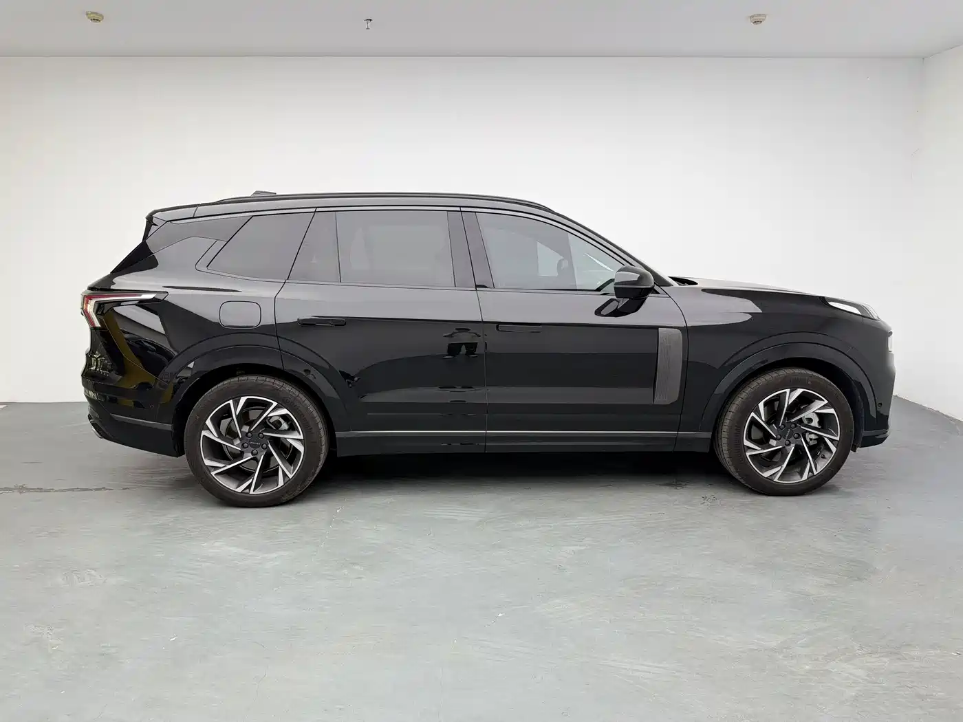 Lynk & Co 09 EM-P 2021 2.0T PHEV Ultra 6-seater фото 7