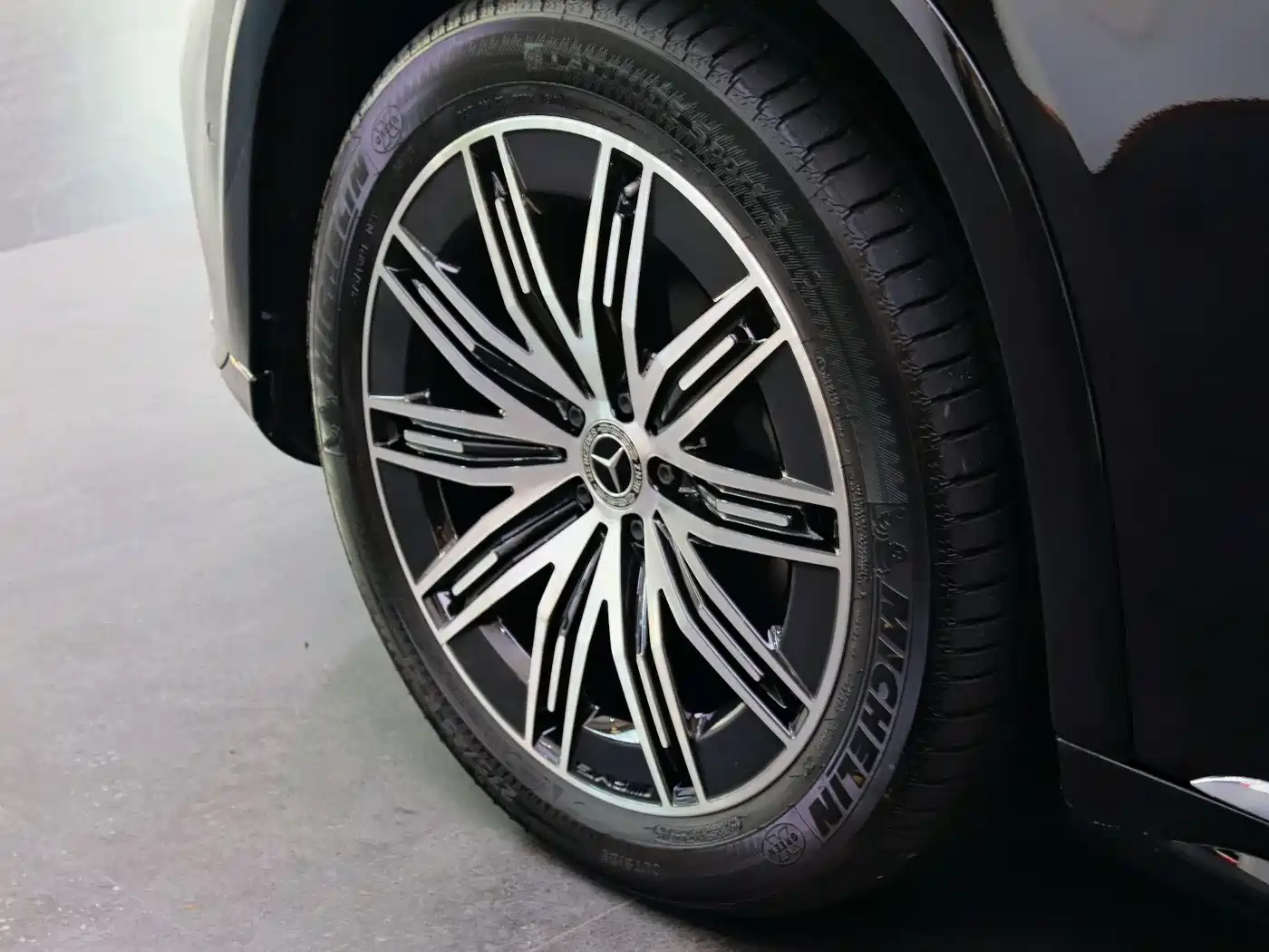 Mercedes-Benz EQS SUV 2023 450 4MATIC Luxury Edition фото 28