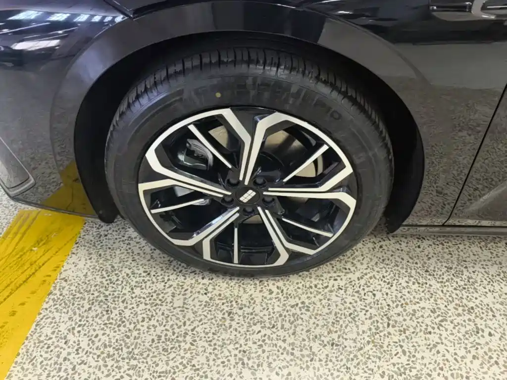 Geely Galaxy Galaxy E8 2026 2025 Model 610km Premium Edition