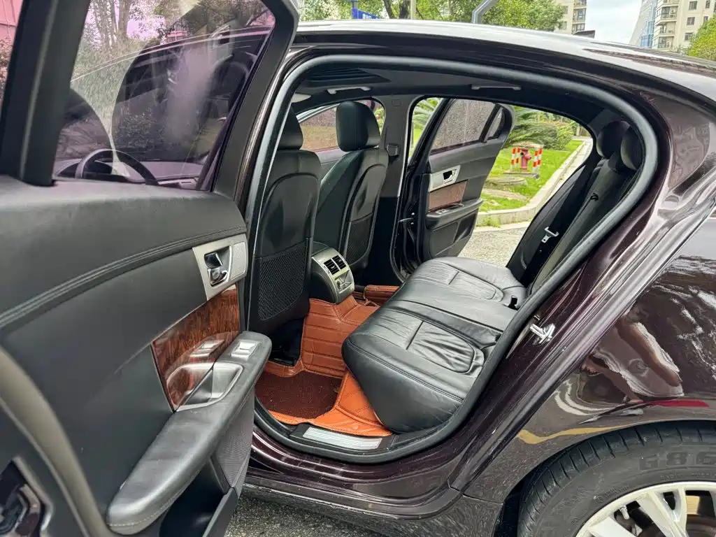 Jaguar XF 2015 2015 XF 2.0T Luxury Edition