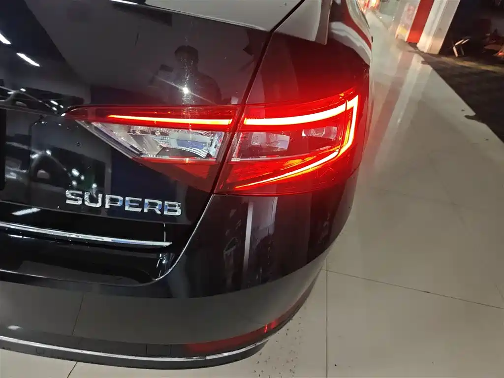 Škoda Superb 2018 TSI330 DSG Luxury Edition China V фото 24
