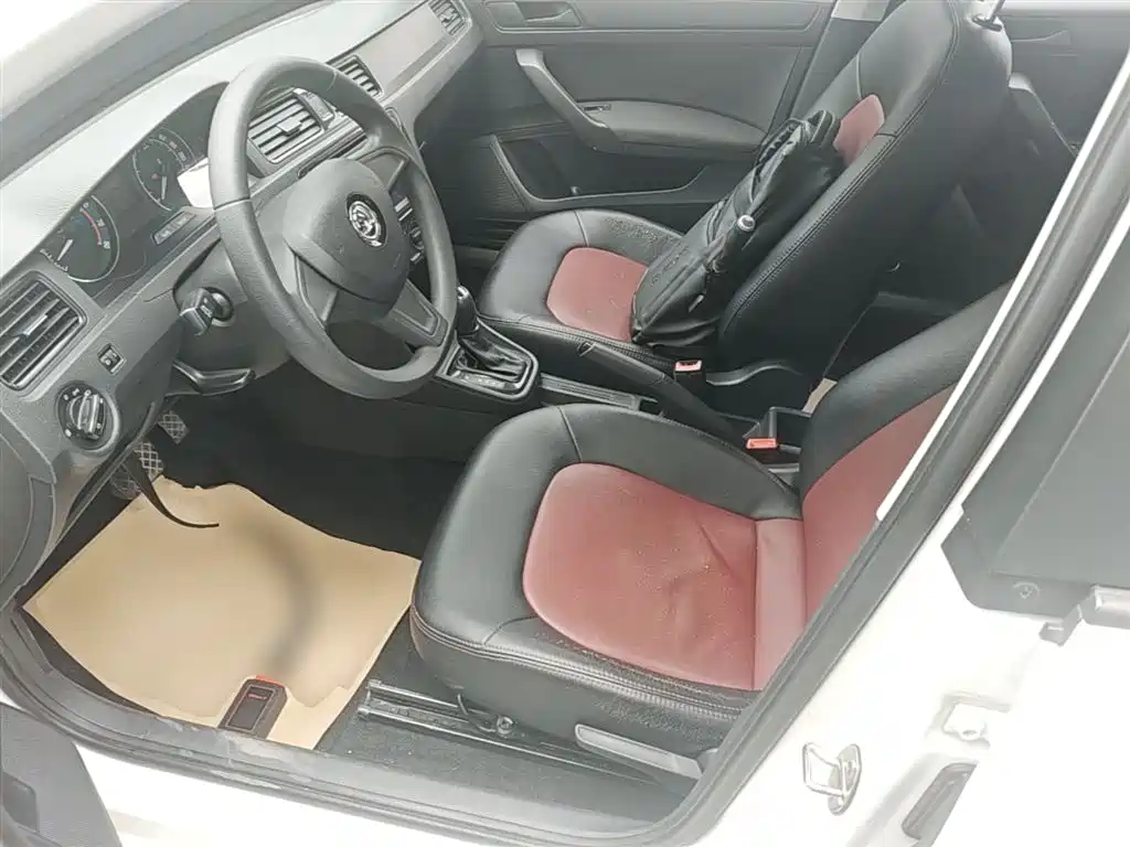 Škoda Skoda Rapid Spaceback 2016 Facelift 1.6L Automatic Forward Edition фото 15