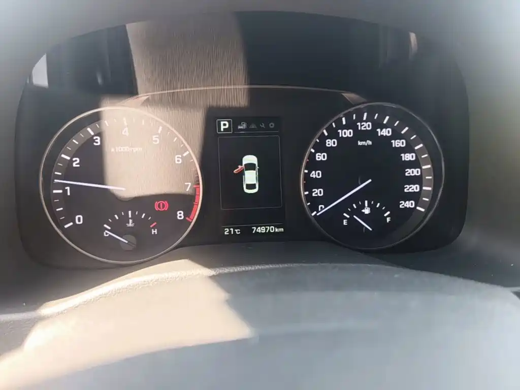 Photo 12 - Hyundai Elantra