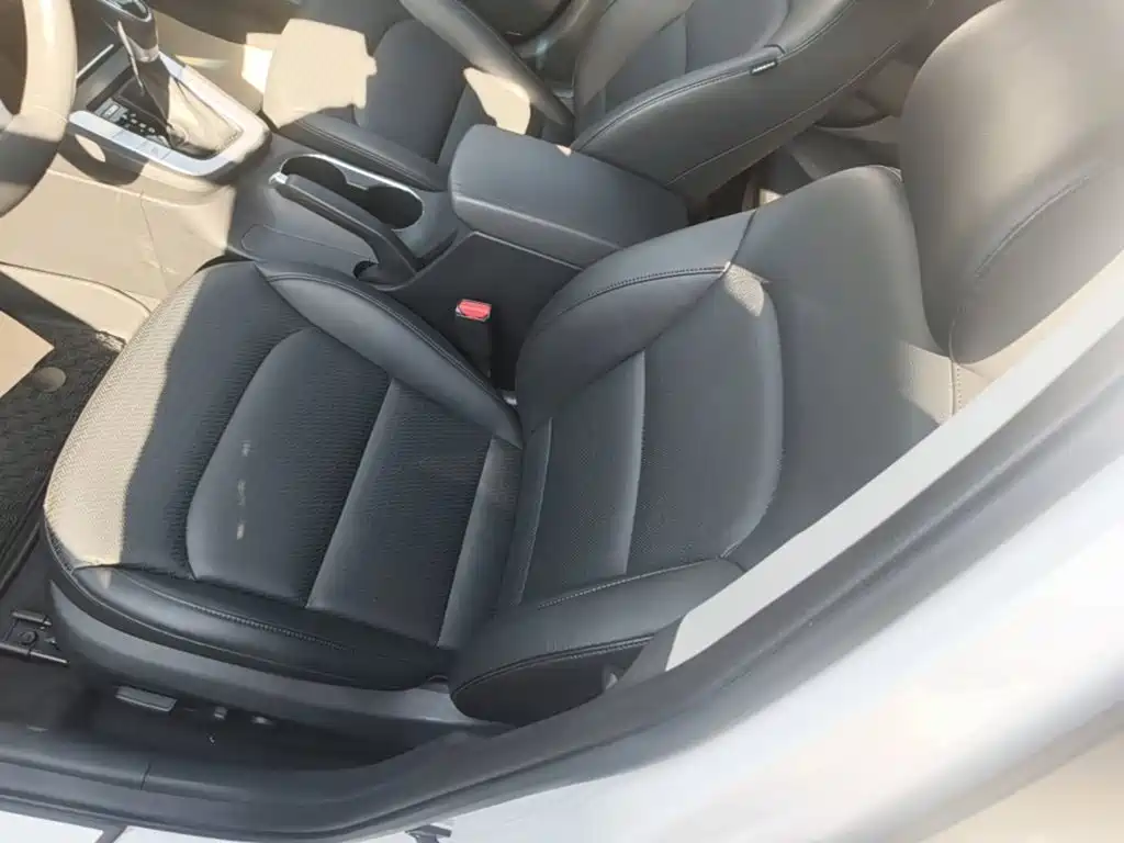 Photo 15 - Hyundai Elantra