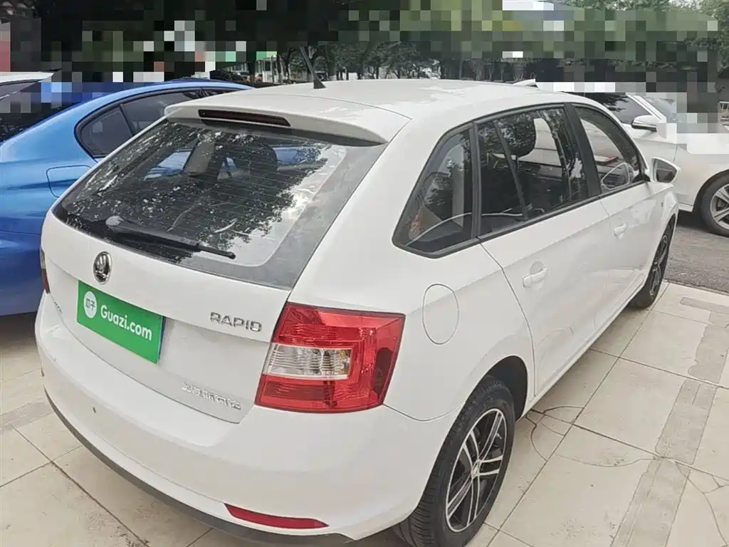 Škoda Skoda Rapid Spaceback 2016 Facelift 1.6L Automatic Forward Edition фото 7