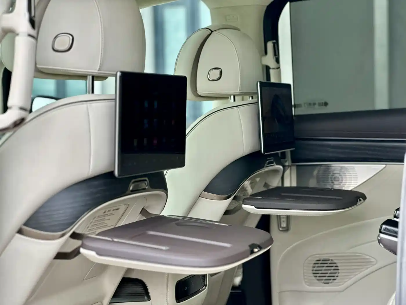 Denza D9 2024 DM-i 980 AWD Flagship фото 7