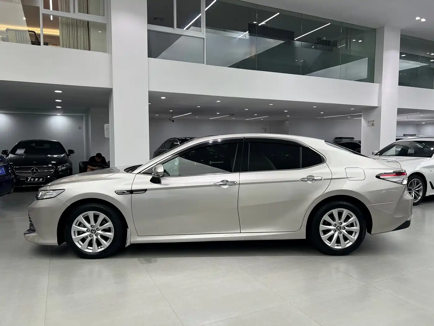 Toyota Camry 2018 2.0G Luxury Edition фото 4