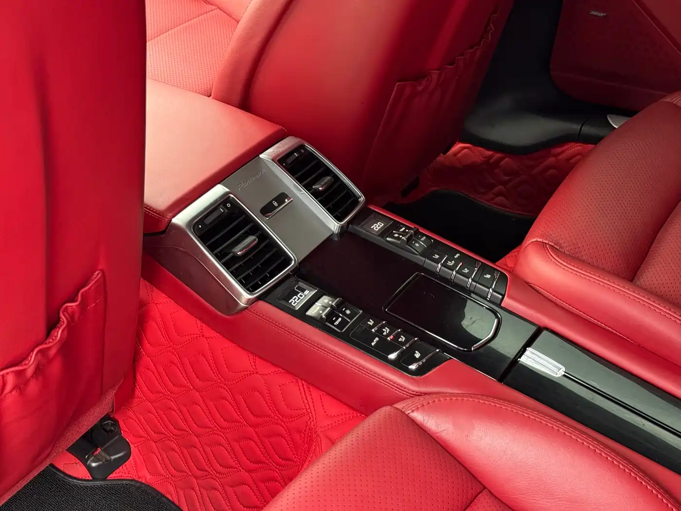 Porsche Panamera 2014 Panamera 3.0T фото 12