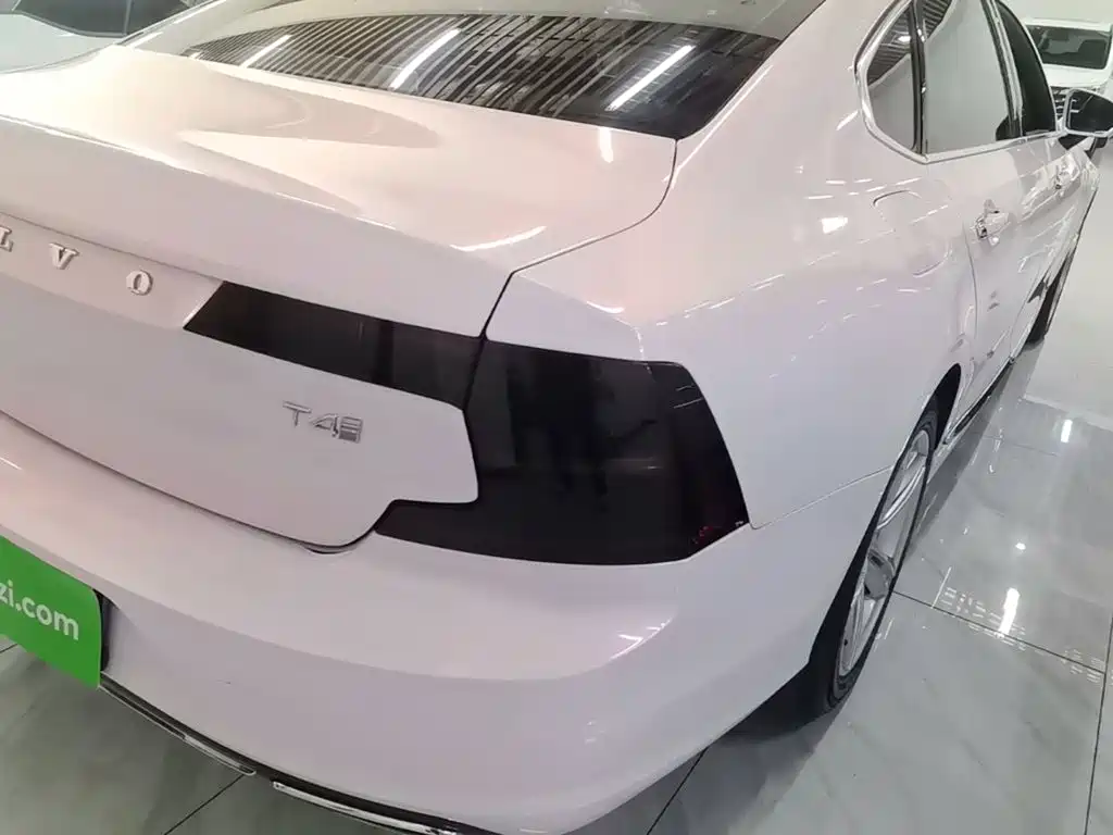 Photo 8 - Volvo S90