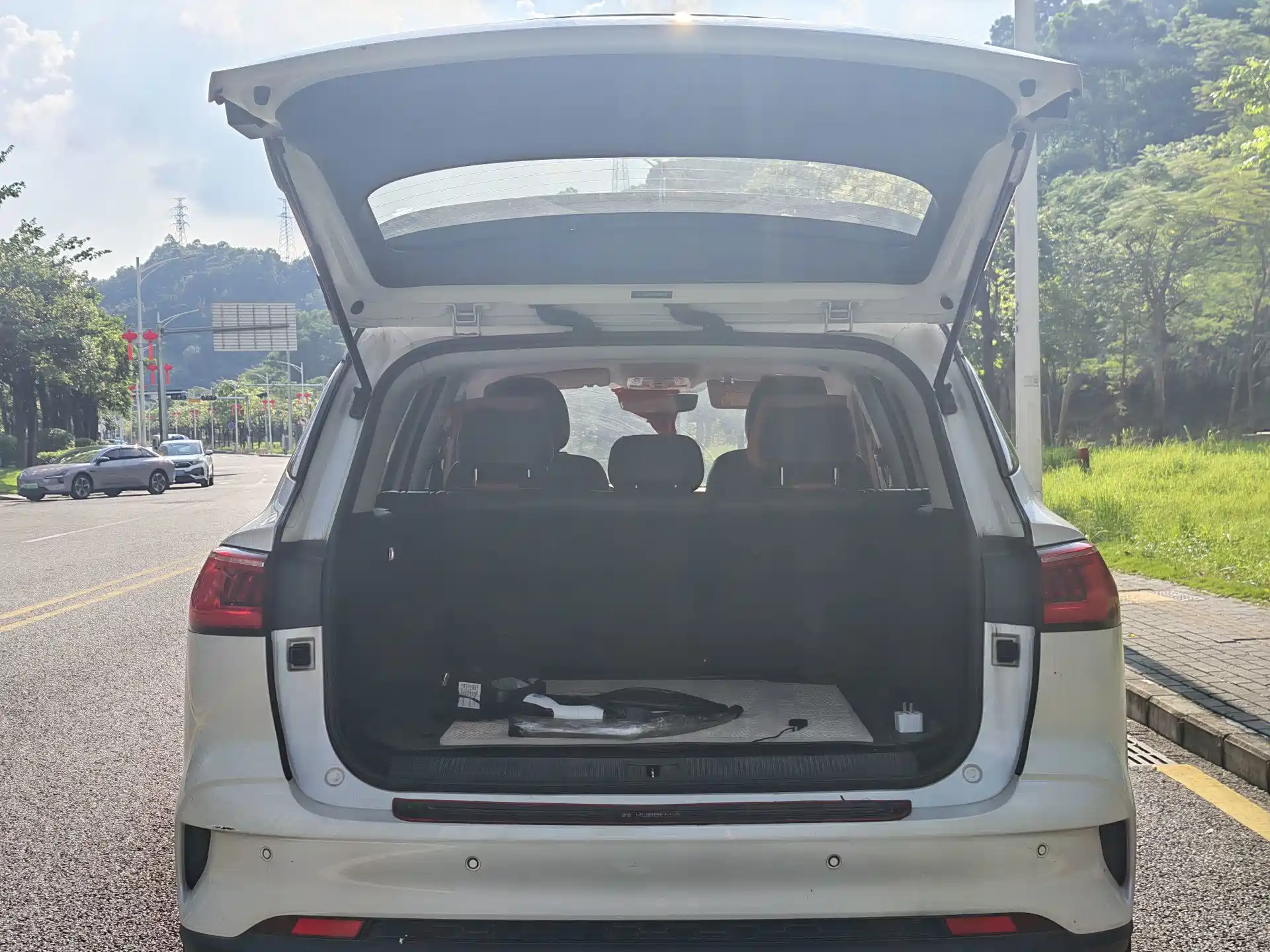 Фото 13 - Roewe RX5 eMAX