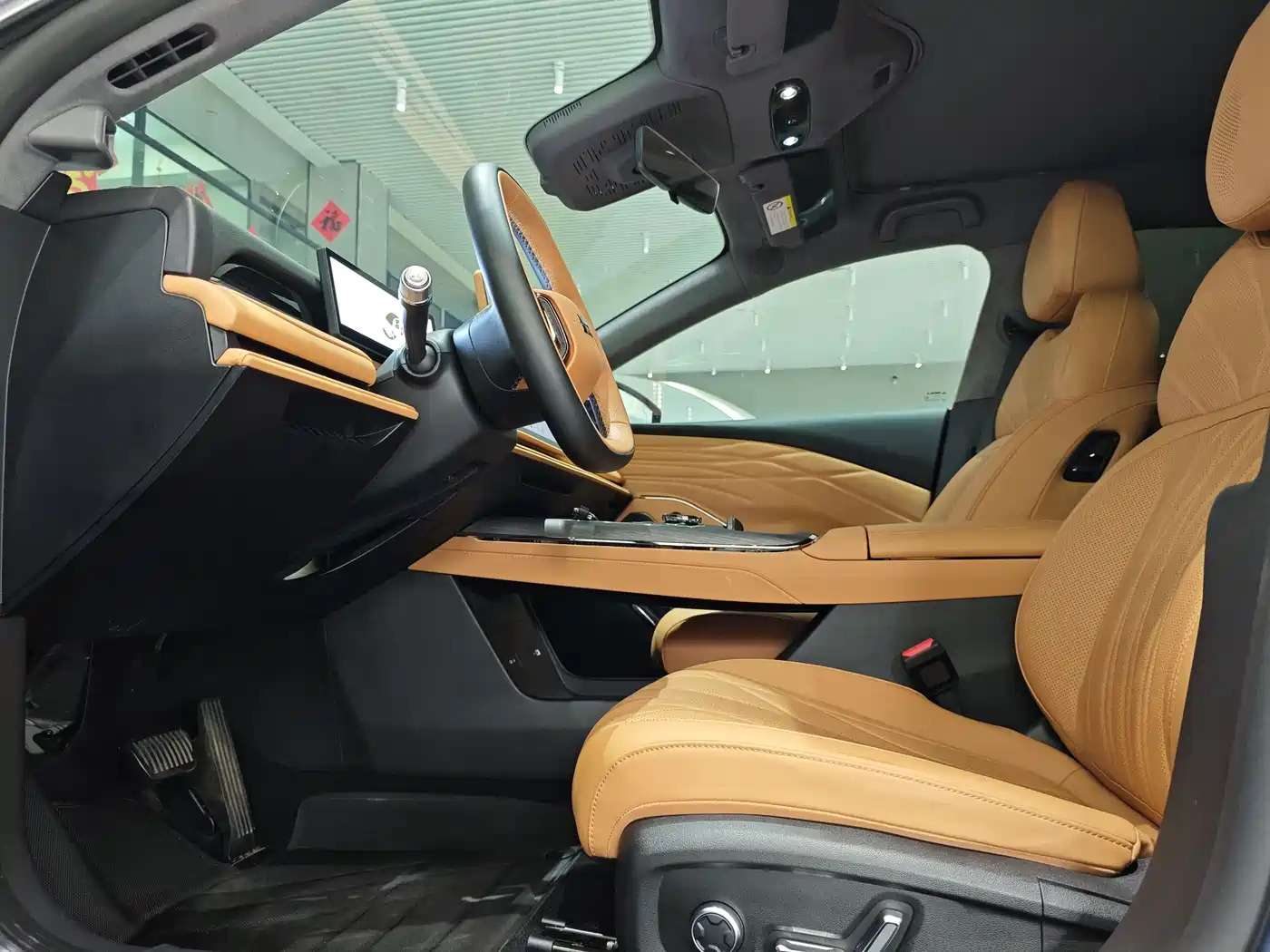 Geely Galaxy Galaxy Xingyao 8 2025 Model 130km EM-i Flagship Edition фото 4
