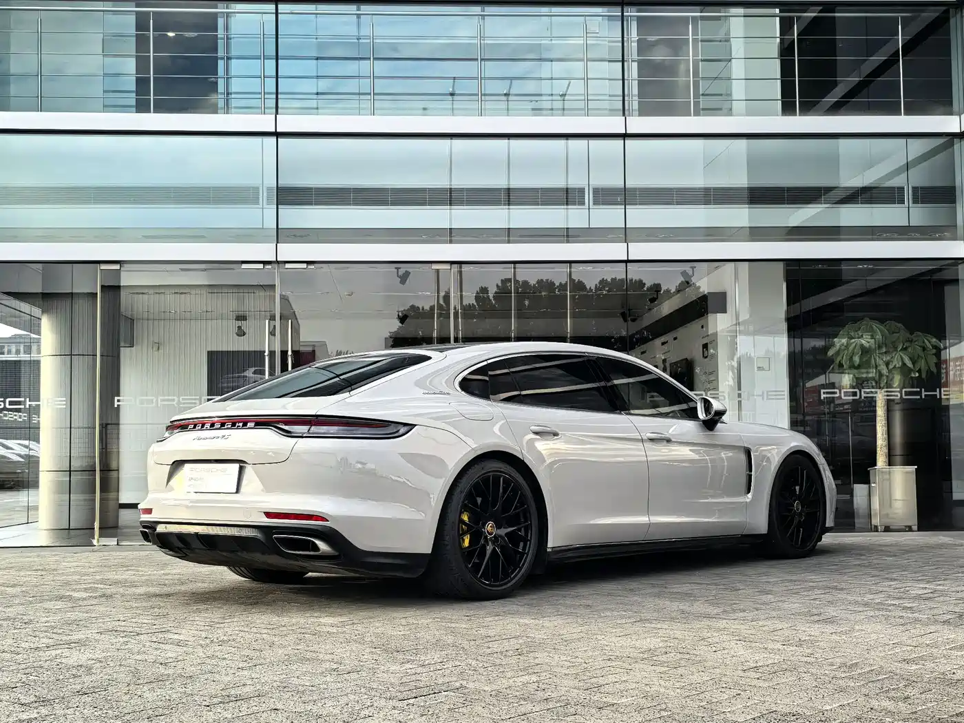 Porsche Panamera 2021 Panamera 4 Executive Long Wheelbase 2.9T фото 5