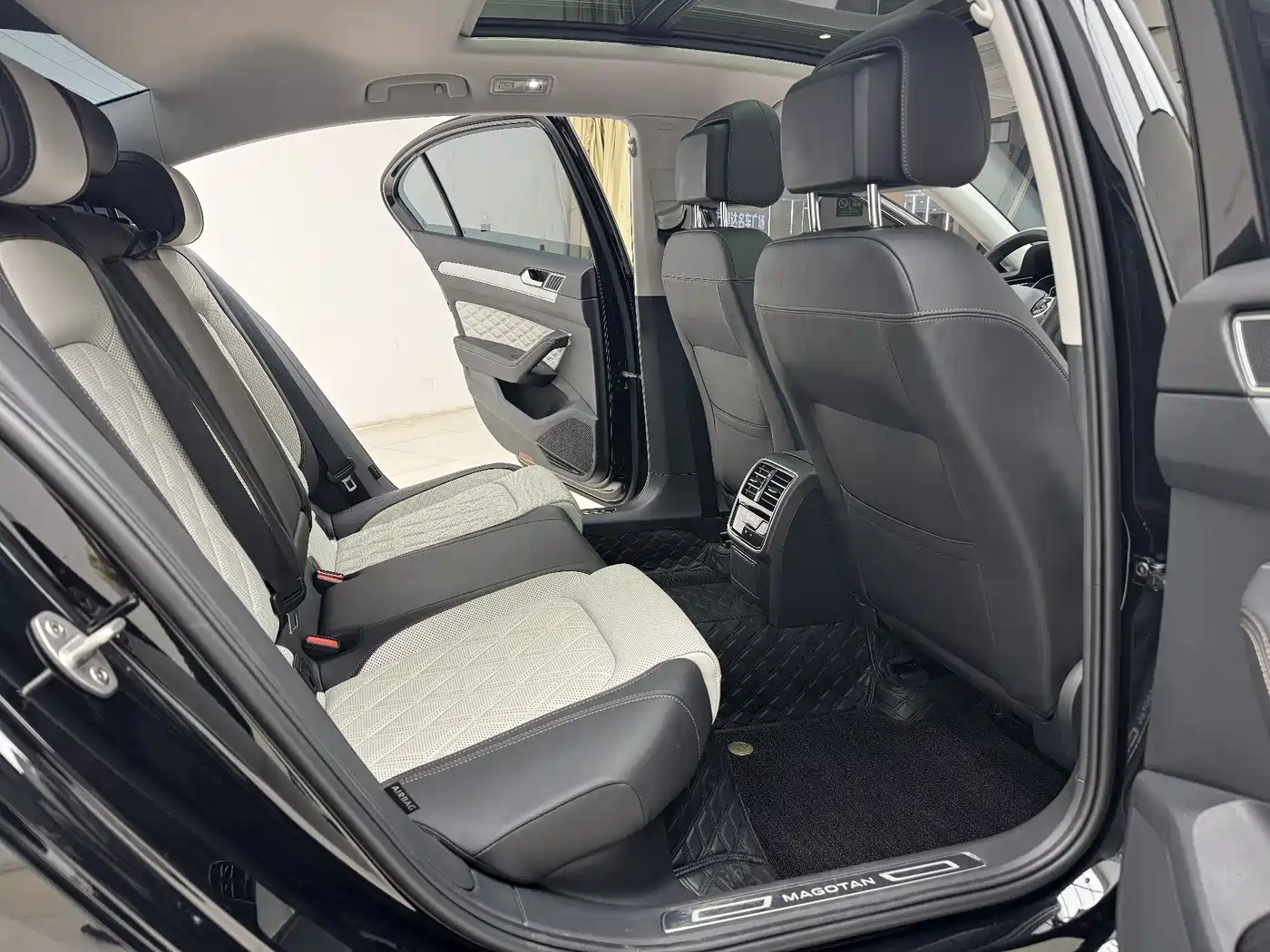 Volkswagen Magotan 2025 Facelift Public Edition 330TSI DSG Luxury фото 12