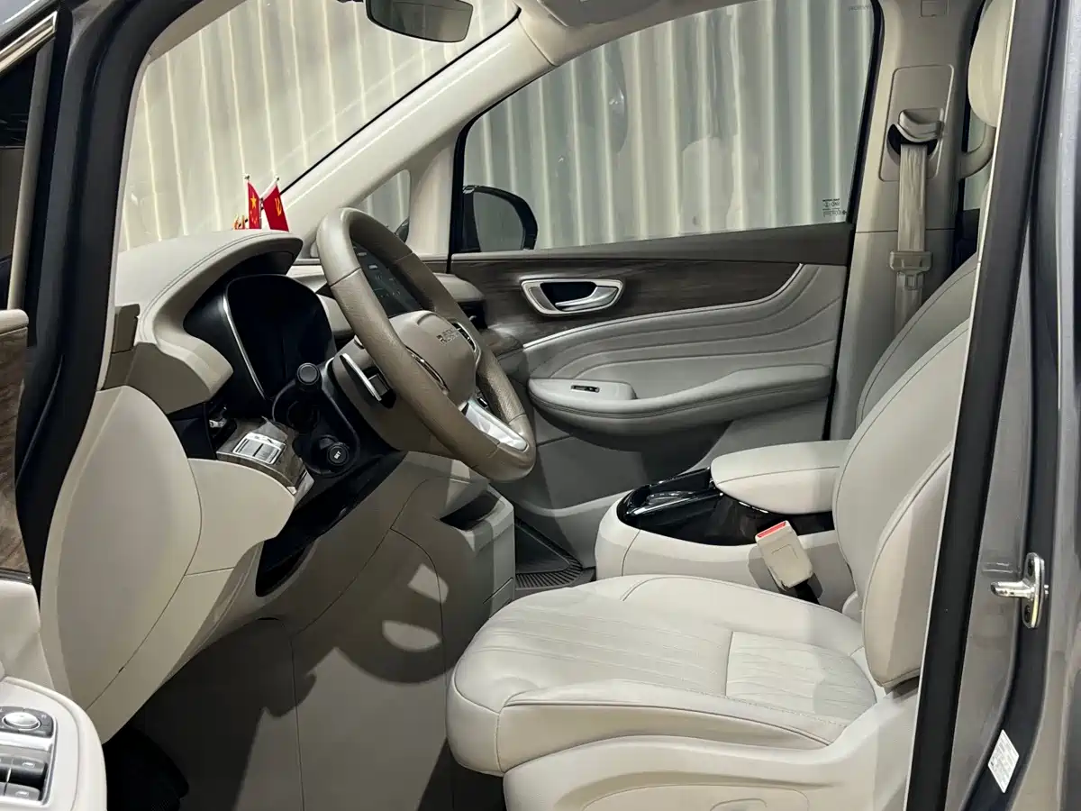 Фото 7 - Roewe iMAX8