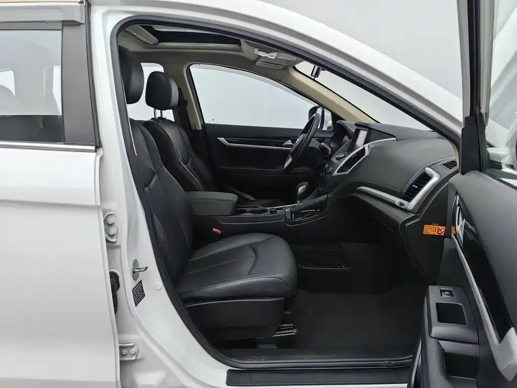 Dongfeng Aeolus Dongfeng Fengshen AX7 2015 2015 2.0L Automatic Smart Ease