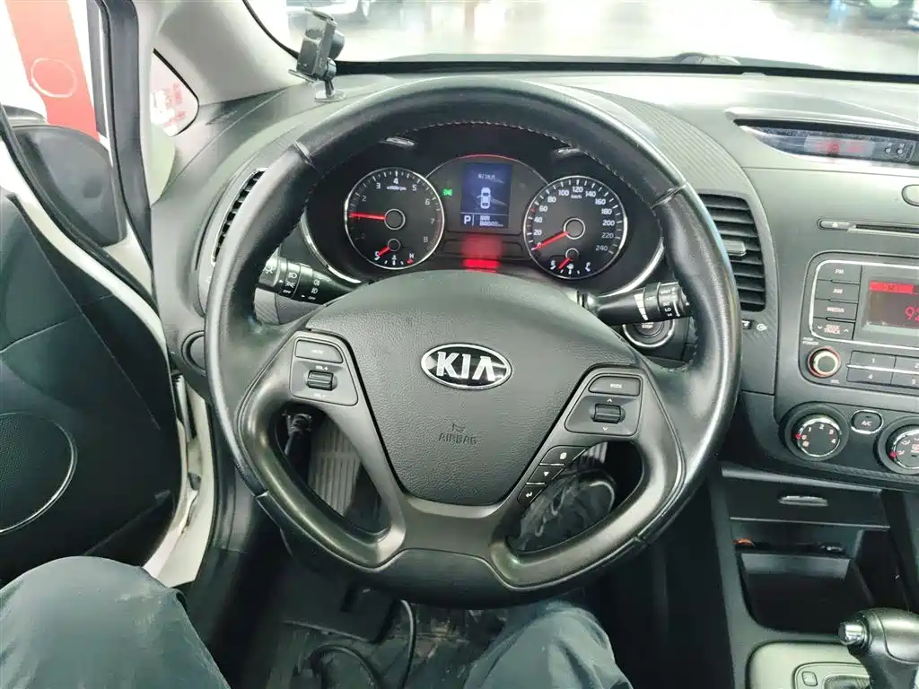 Kia K3 2015 1.6L Automatic GLS фото 4