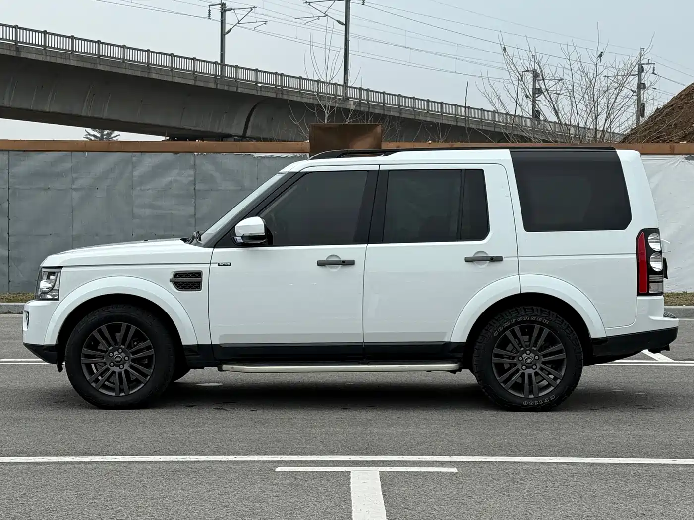 Land Rover Discovery 2015 3.0 SC V6 SE фото 5