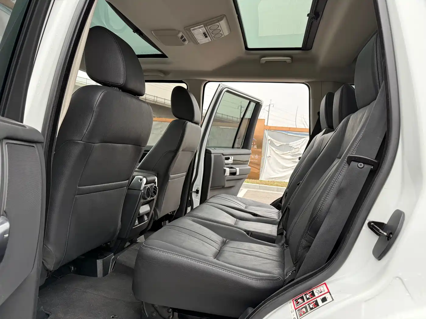 Land Rover Discovery 2015 3.0 SC V6 SE фото 11
