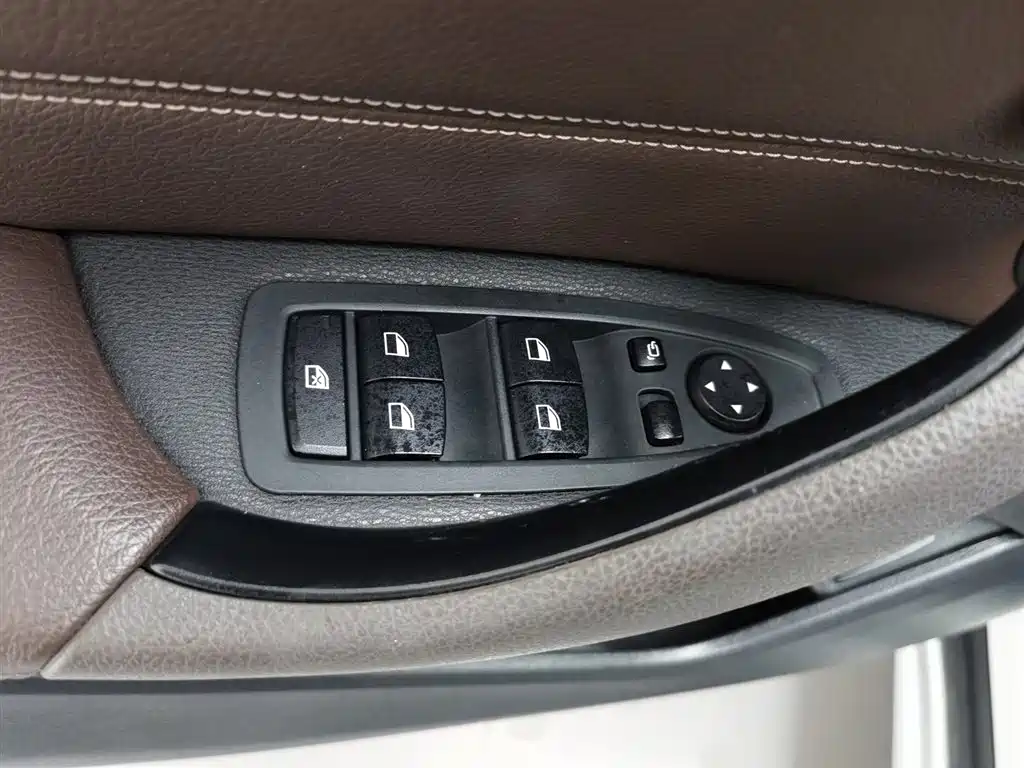 BMW X1 2018 sDrive18Li Premium Model фото 9