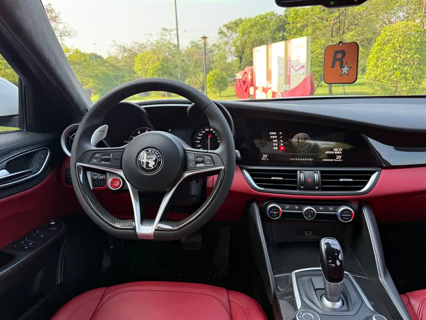 Alfa Romeo Giulia 2017 2.0T 200HP Elite Edition фото 11
