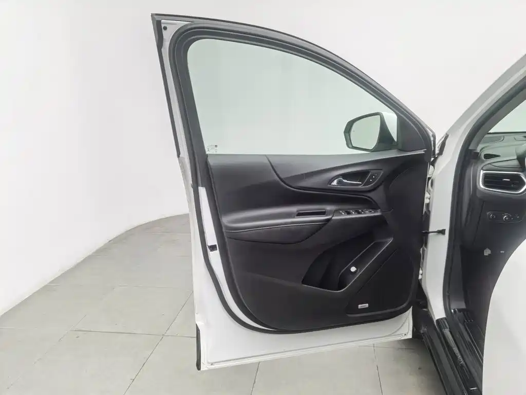 Фото 8 - Chevrolet Equinox