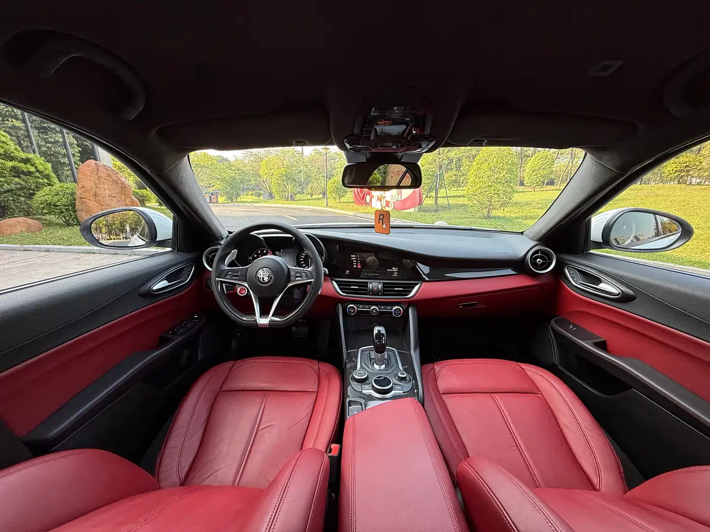 Alfa Romeo Giulia 2017 2.0T 200HP Elite Edition фото 18