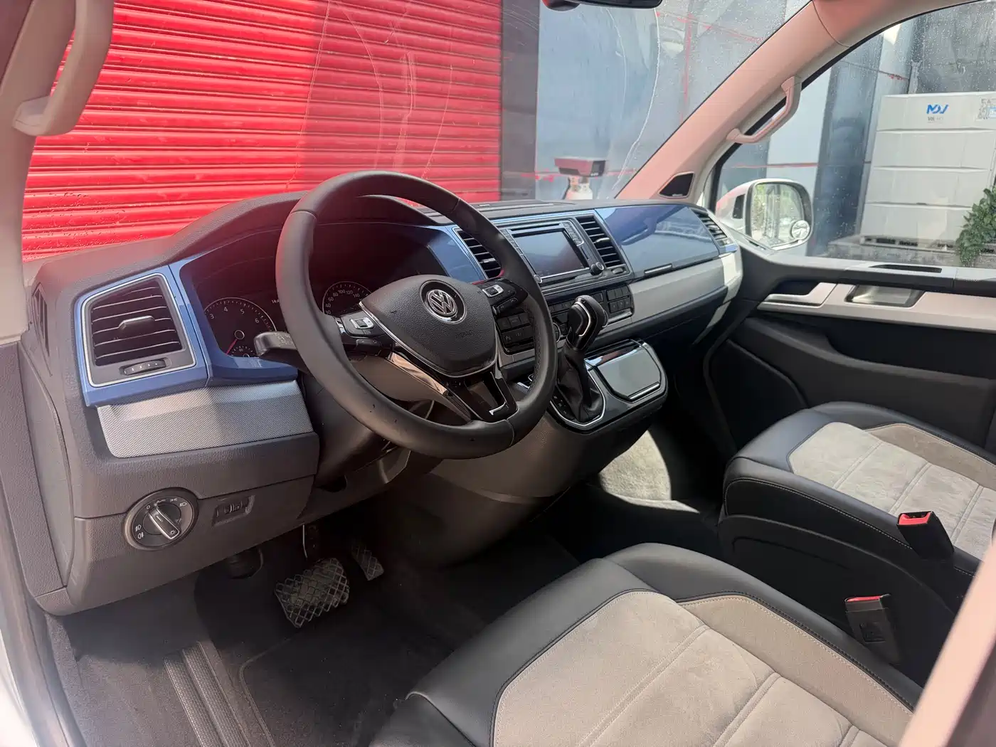 Volkswagen Multivan 2018 2.0TSI 4WD Leisure Edition 7-Seater фото 3