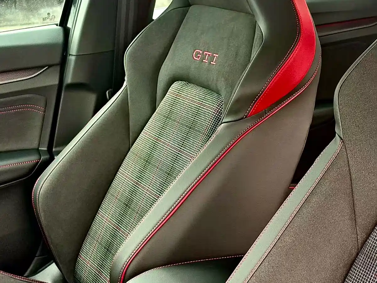 VOLKSWAGEN GOLF GTI