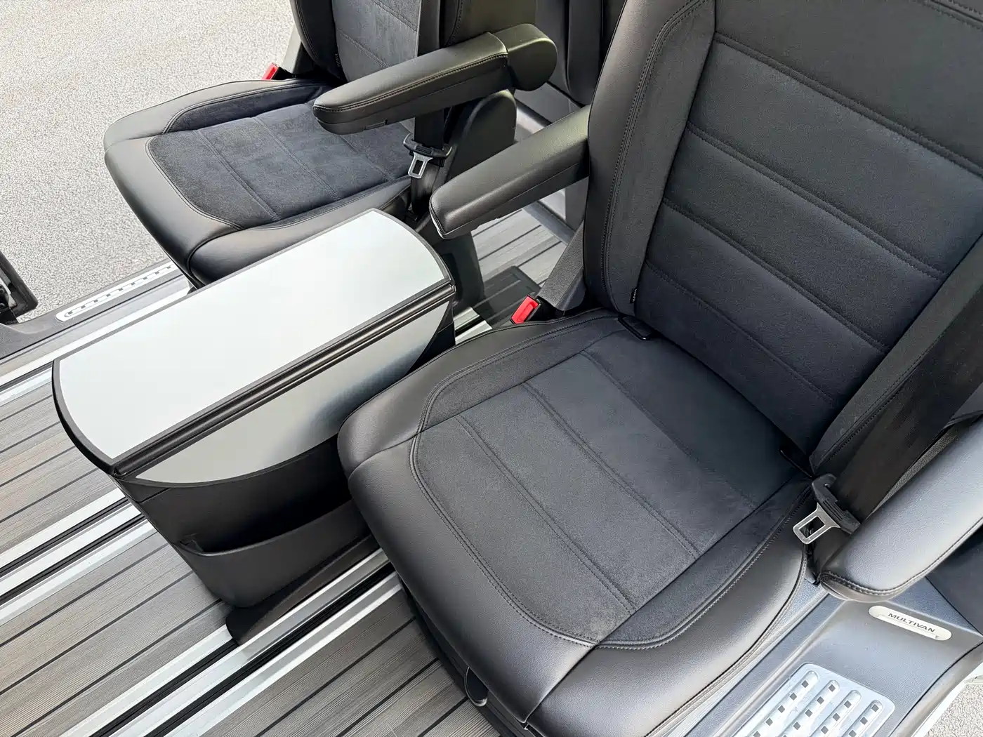 Volkswagen Multivan 2019 2.0TSI 4WD Premium 7-seater фото 20